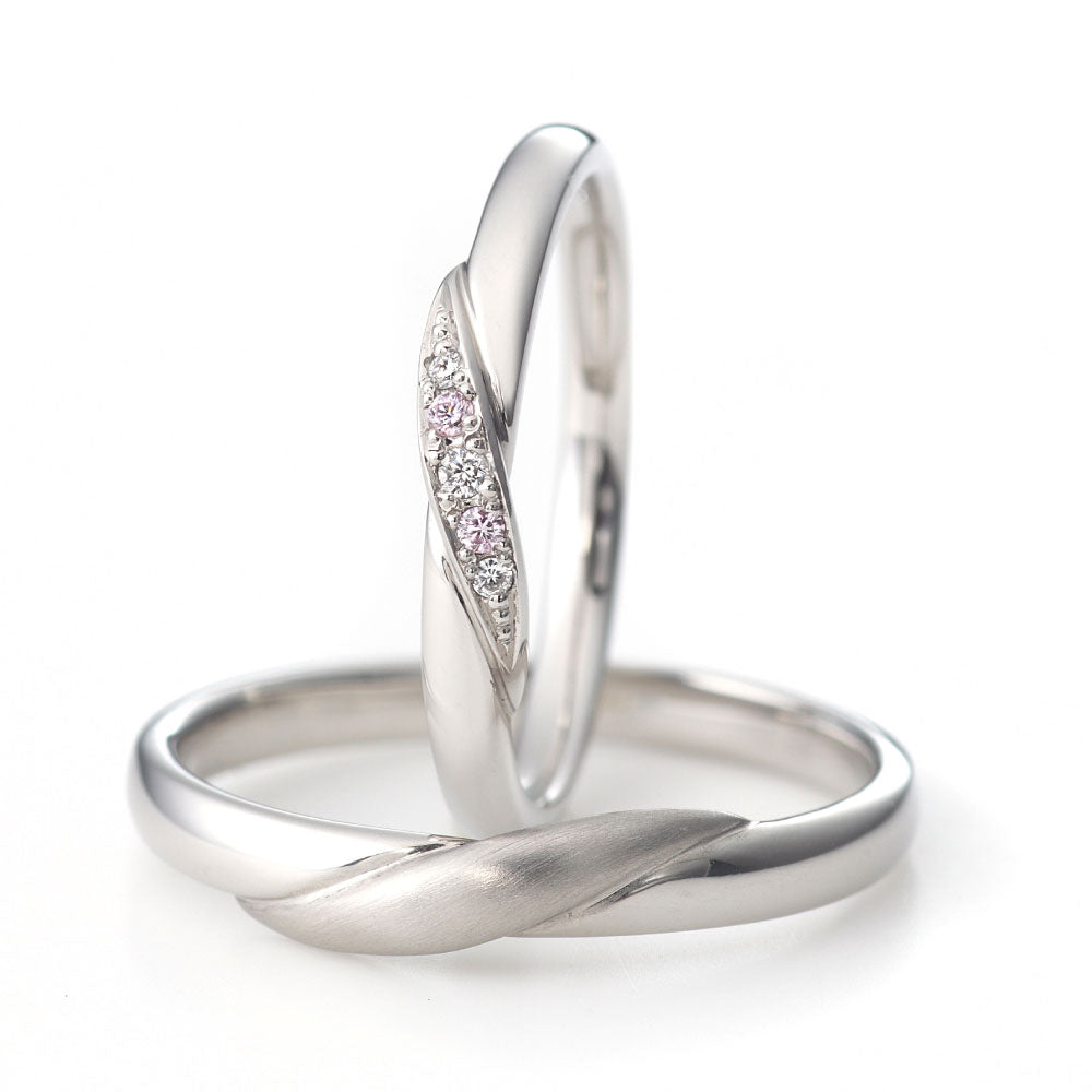 "cute,simple and standard wedding ring （wedding band,marriage ring）from the Aglobe japan's milk and strawberry collection.
Platinum900 wedding ring （wedding band,marriage ring） with luxury texture.
Natural and rare pink diamond set in wedding ring."