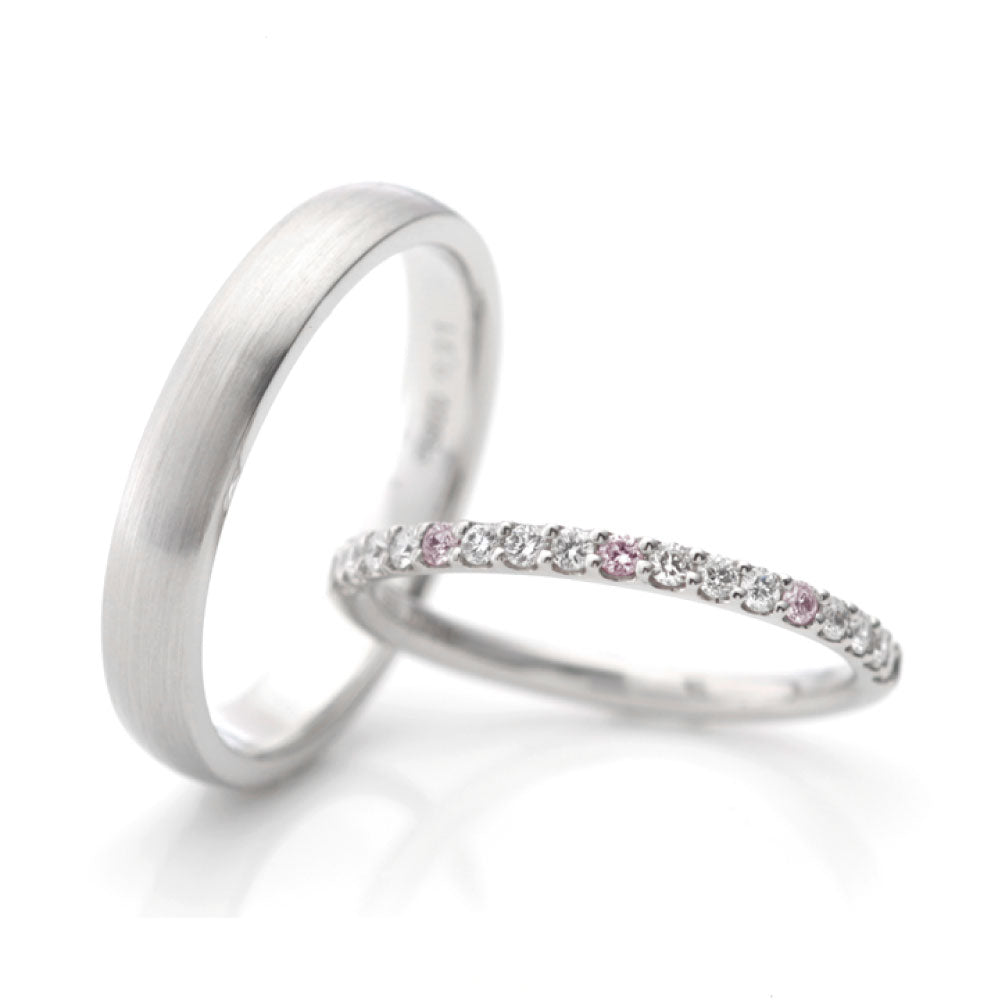 "cute,simple and standard wedding ring （wedding band,marriage ring）from the Aglobe japan's milk and strawberry collection.
Platinum900 wedding ring （wedding band,marriage ring） with luxury texture.
Natural and rare pink diamond set in wedding ring."