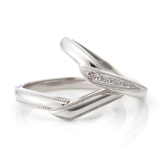 "cute,simple and standard wedding ring （wedding band,marriage ring）from the Aglobe japan's milk and strawberry collection.
Platinum900 wedding ring （wedding band,marriage ring） with luxury texture.
Natural and rare pink diamond set in wedding ring."