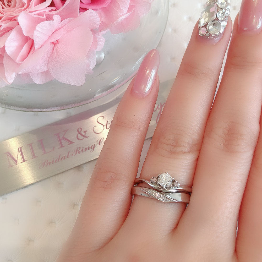 〈CHARMER〉Platinum ring with 0.01ct diamonds, pink accent, and hairline finish