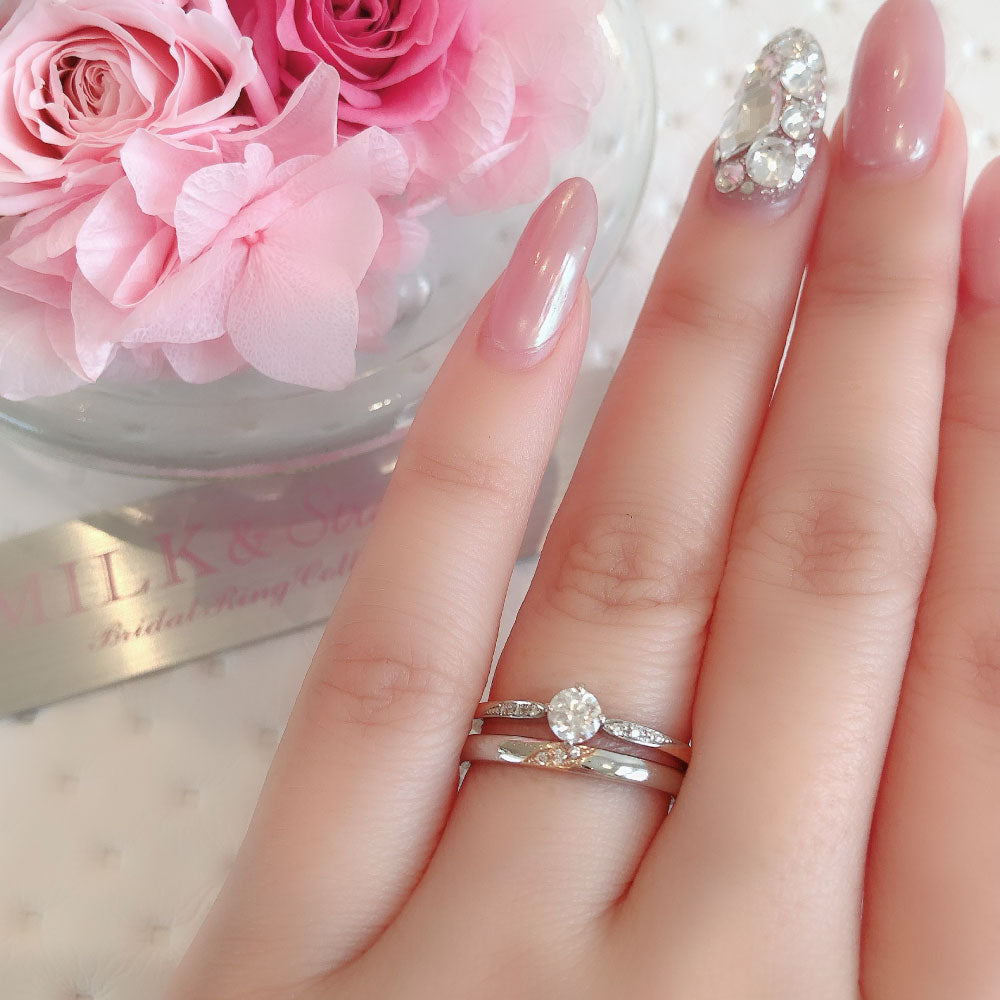 Lab-grown diamond engagement ring and wedding band （wedding ring）worn together