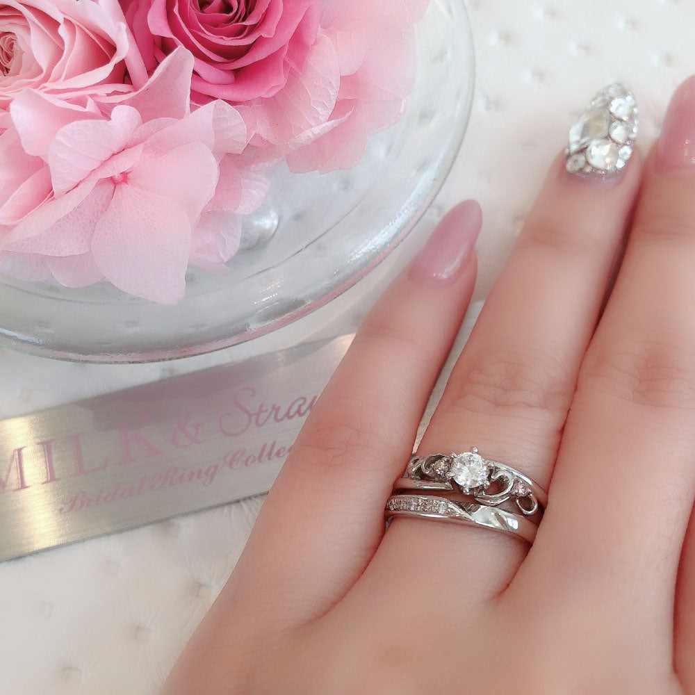 Lab-grown diamond engagement ring and wedding band （wedding ring）worn together