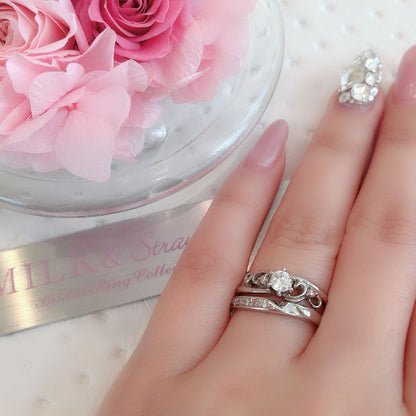 Lab-grown diamond engagement ring and wedding band （wedding ring）worn together