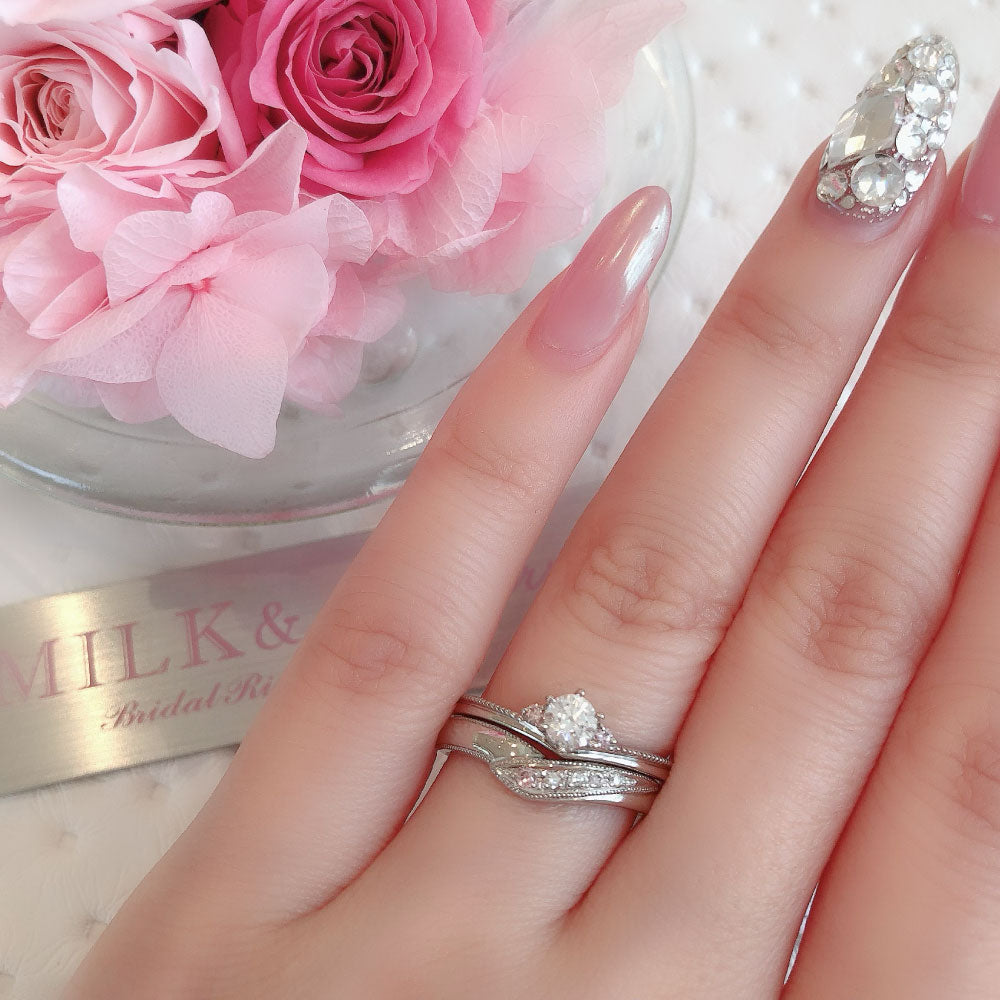 Lab-grown diamond engagement ring and wedding band （wedding ring）worn together