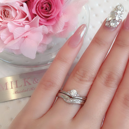 Lab-grown diamond engagement ring and wedding band （wedding ring）worn together