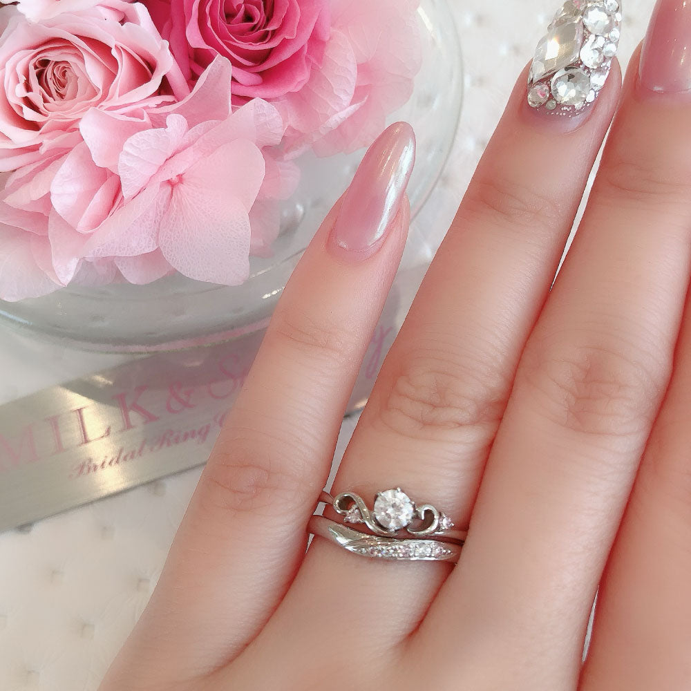 Lab-grown diamond engagement ring and wedding band （wedding ring）worn together