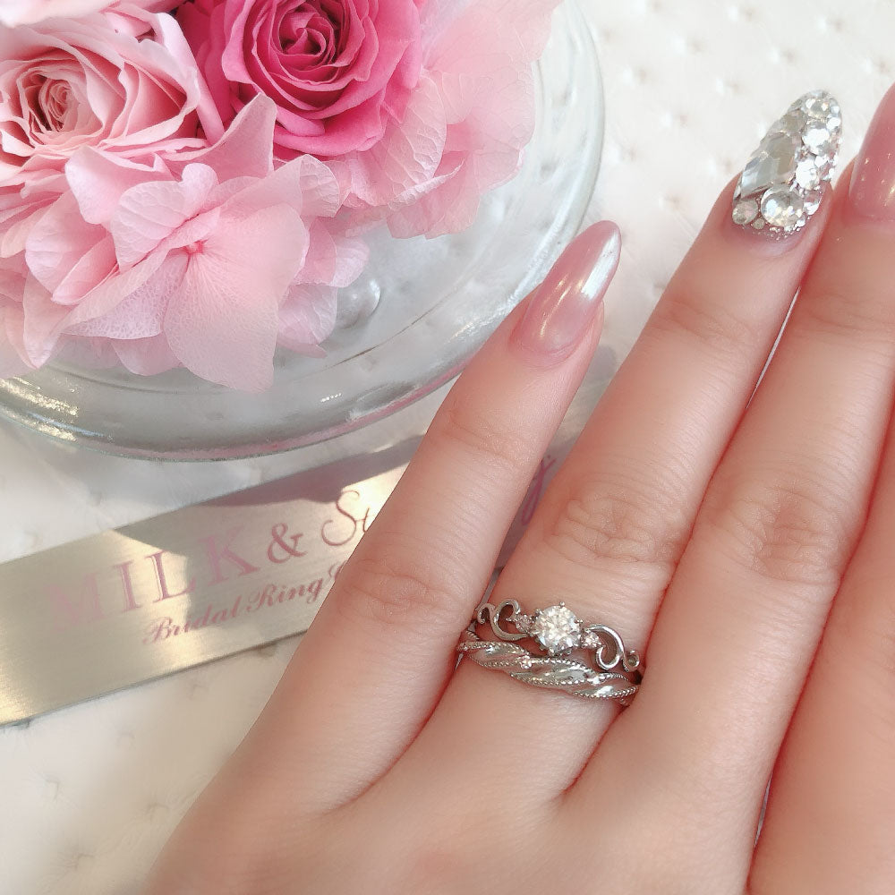 Lab-grown diamond engagement ring and wedding band （wedding ring）worn together