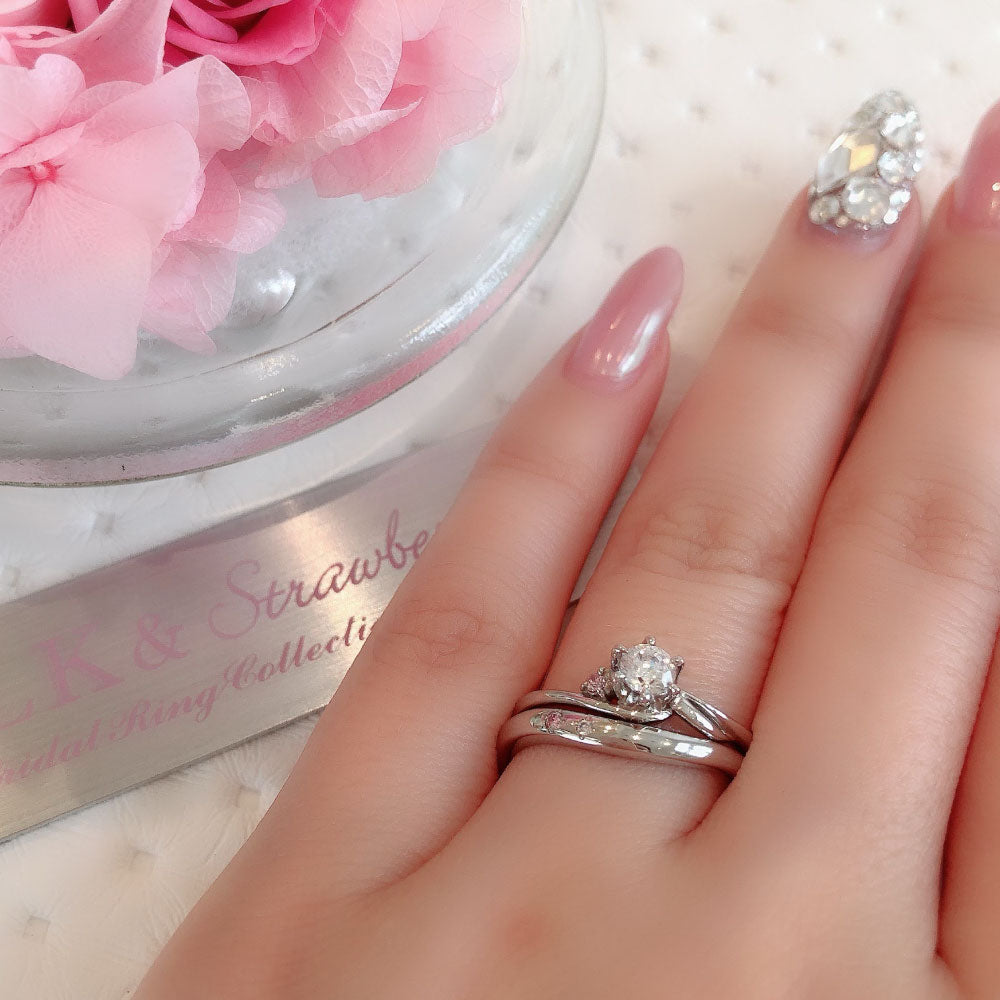 Lab-grown diamond engagement ring and wedding band （wedding ring）worn together