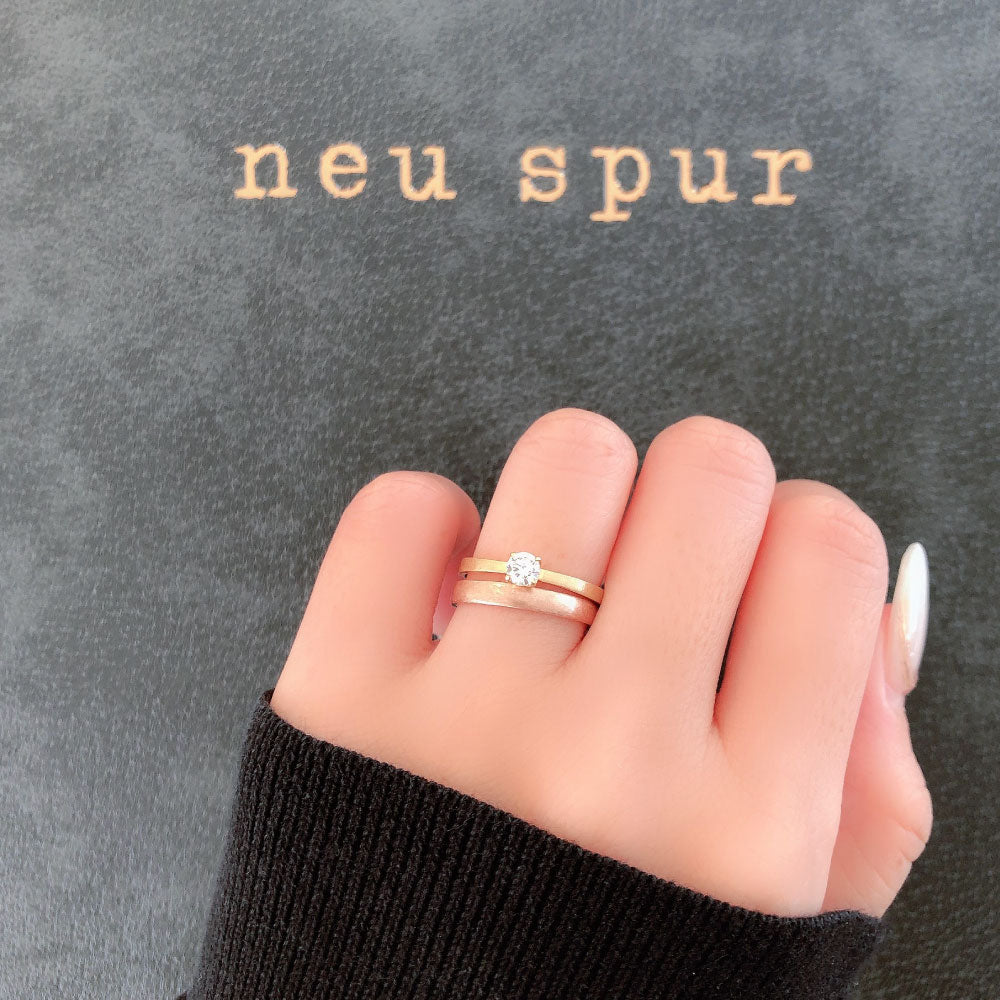 Lab-grown diamond engagement ring and wedding band （wedding ring）worn together
