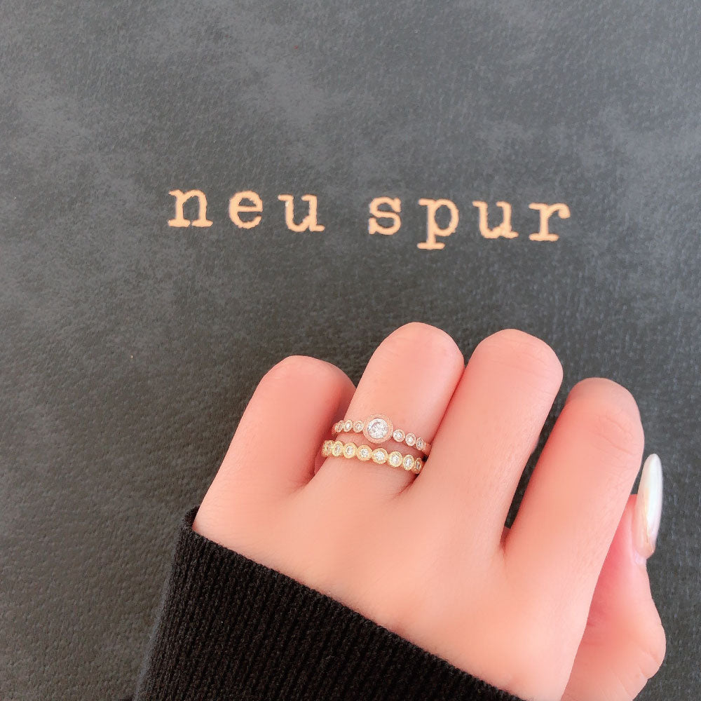 Lab-grown diamond engagement ring and wedding band （wedding ring）worn together