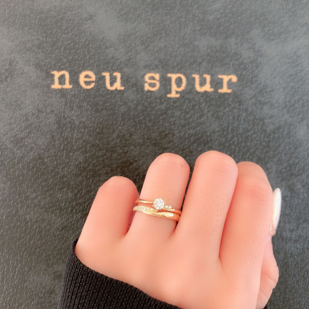 Lab-grown diamond engagement ring and wedding band （wedding ring）worn together