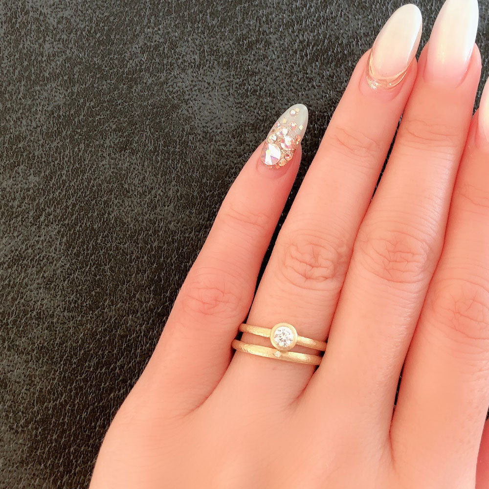 Lab-grown diamond engagement ring and wedding band （wedding ring）worn together