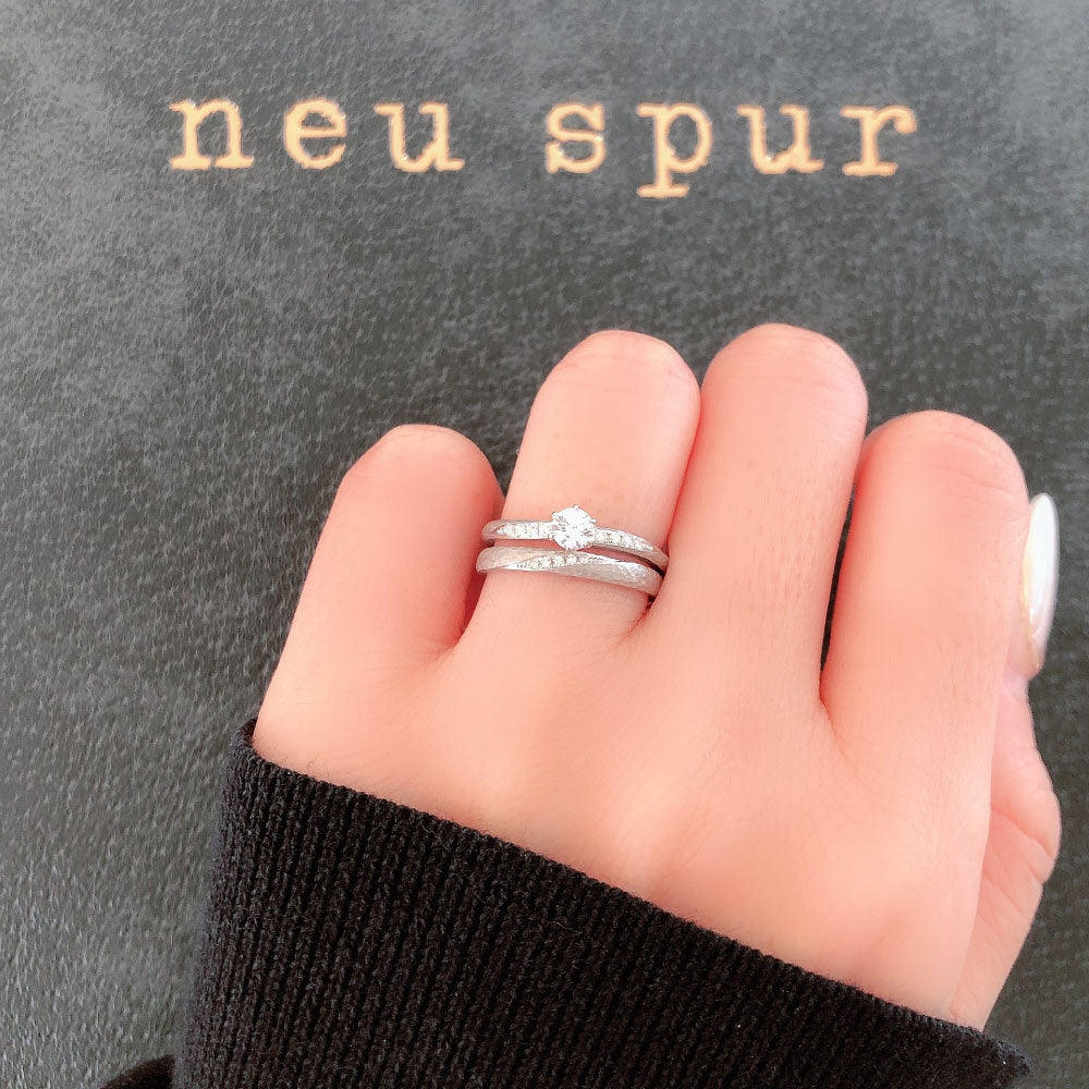 Lab-grown diamond engagement ring and wedding band （wedding ring）worn together