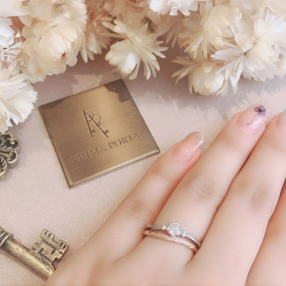 Lab-grown diamond engagement ring and wedding band （wedding ring）worn together