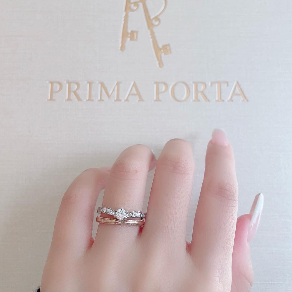 Lab-grown diamond engagement ring and wedding band （wedding ring）worn together