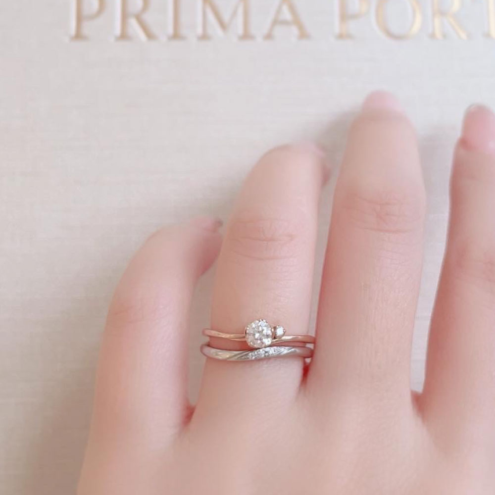 Lab-grown diamond engagement ring and wedding band （wedding ring）worn together