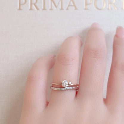 Lab-grown diamond engagement ring and wedding band （wedding ring）worn together