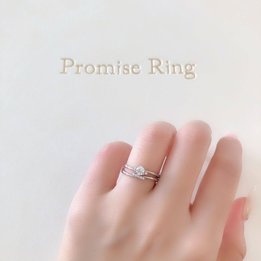 Lab-grown diamond engagement ring and wedding band （wedding ring）worn together