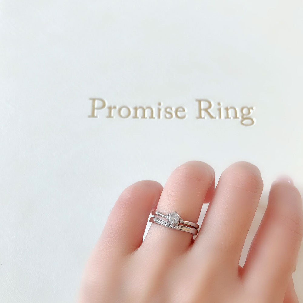Lab-grown diamond engagement ring and wedding band （wedding ring）worn together