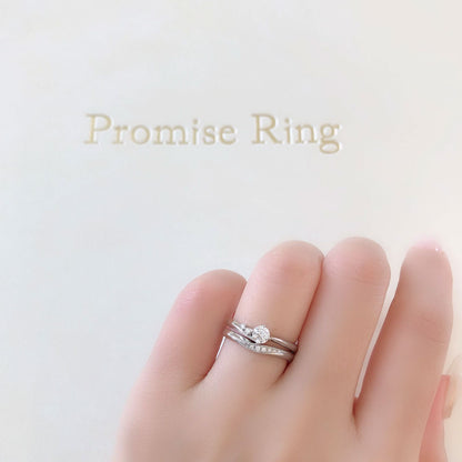 Lab-grown diamond engagement ring and wedding band （wedding ring）worn together