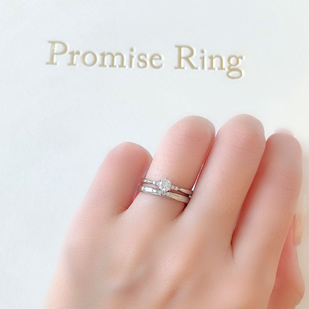 Lab-grown diamond engagement ring and wedding band （wedding ring）worn together