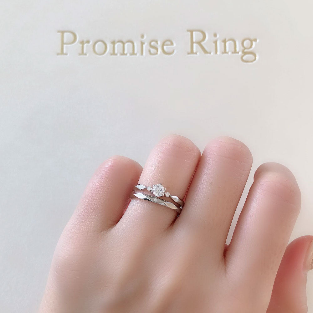 Lab-grown diamond engagement ring and wedding band （wedding ring）worn together