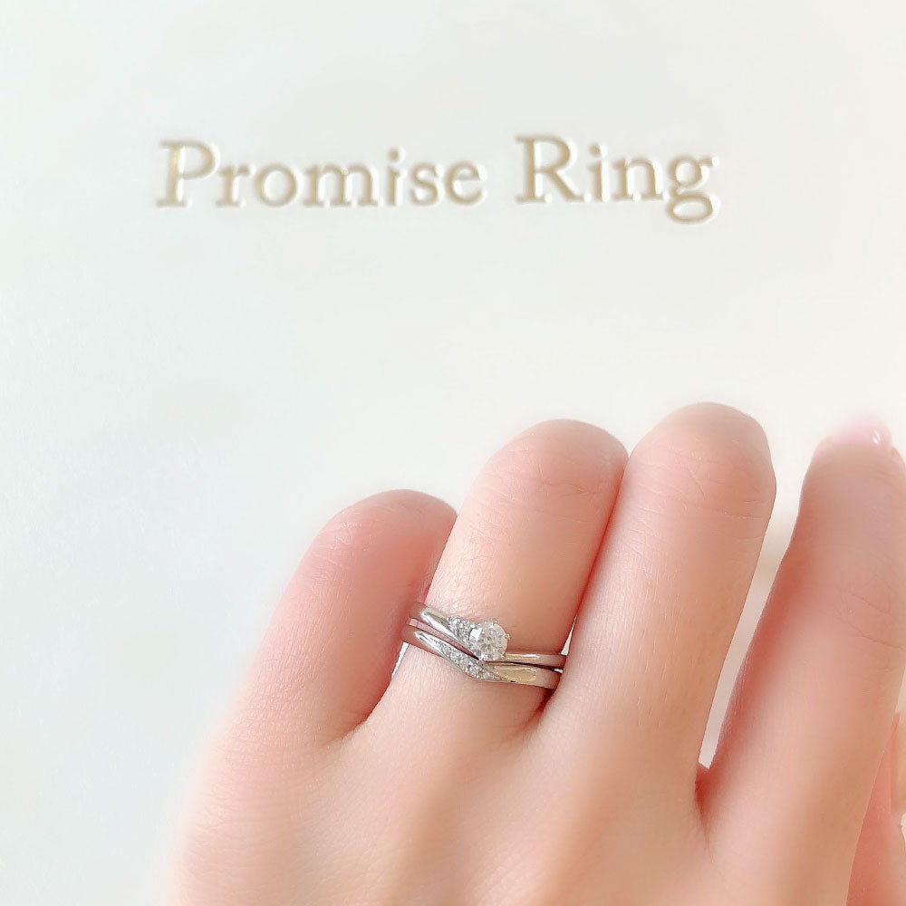Lab-grown diamond engagement ring and wedding band （wedding ring）worn together