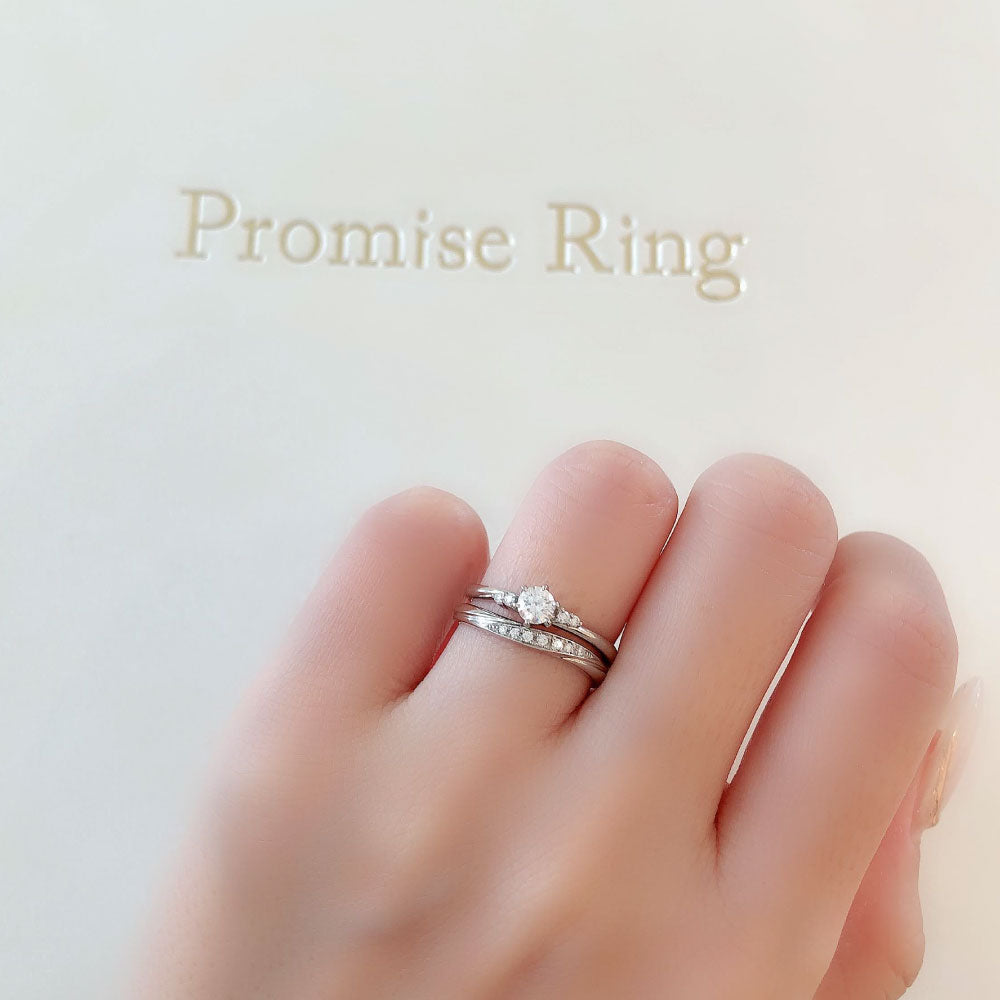 Lab-grown diamond engagement ring and wedding band （wedding ring）worn together