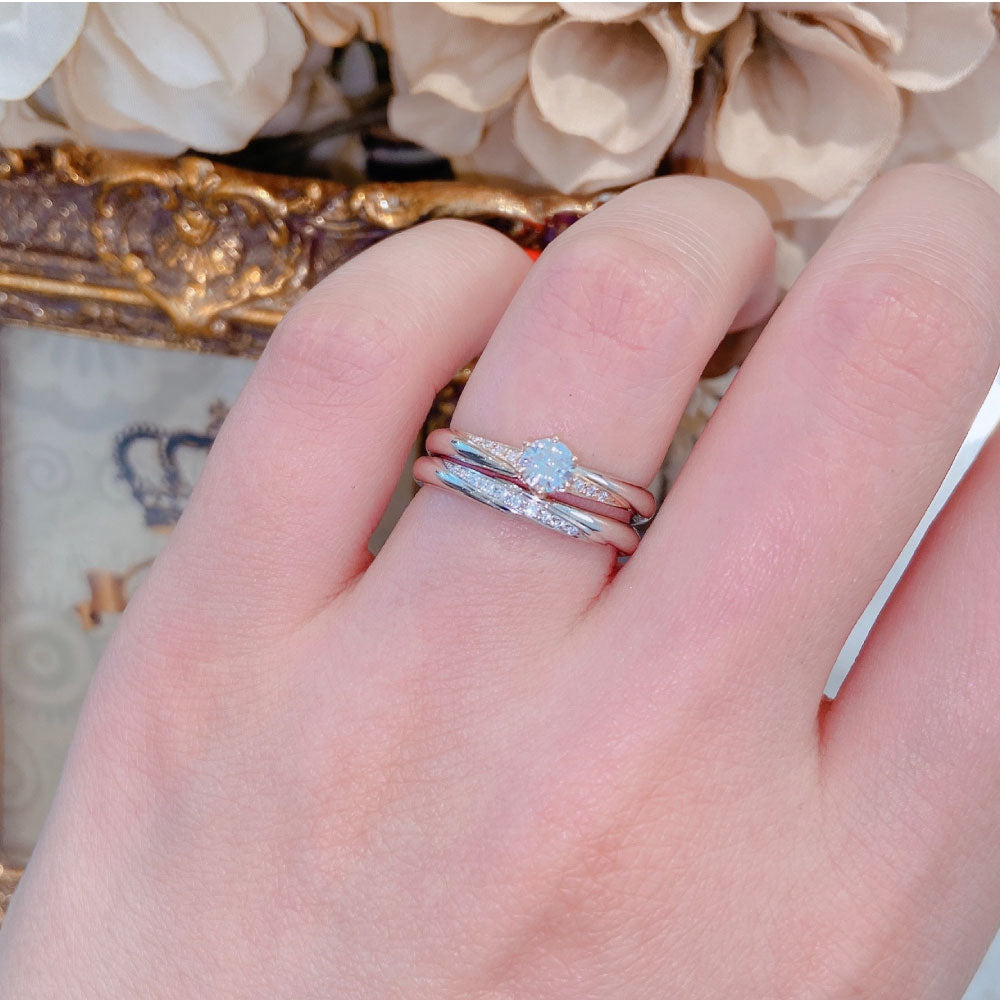 Lab-grown diamond engagement ring and wedding band （wedding ring）worn together