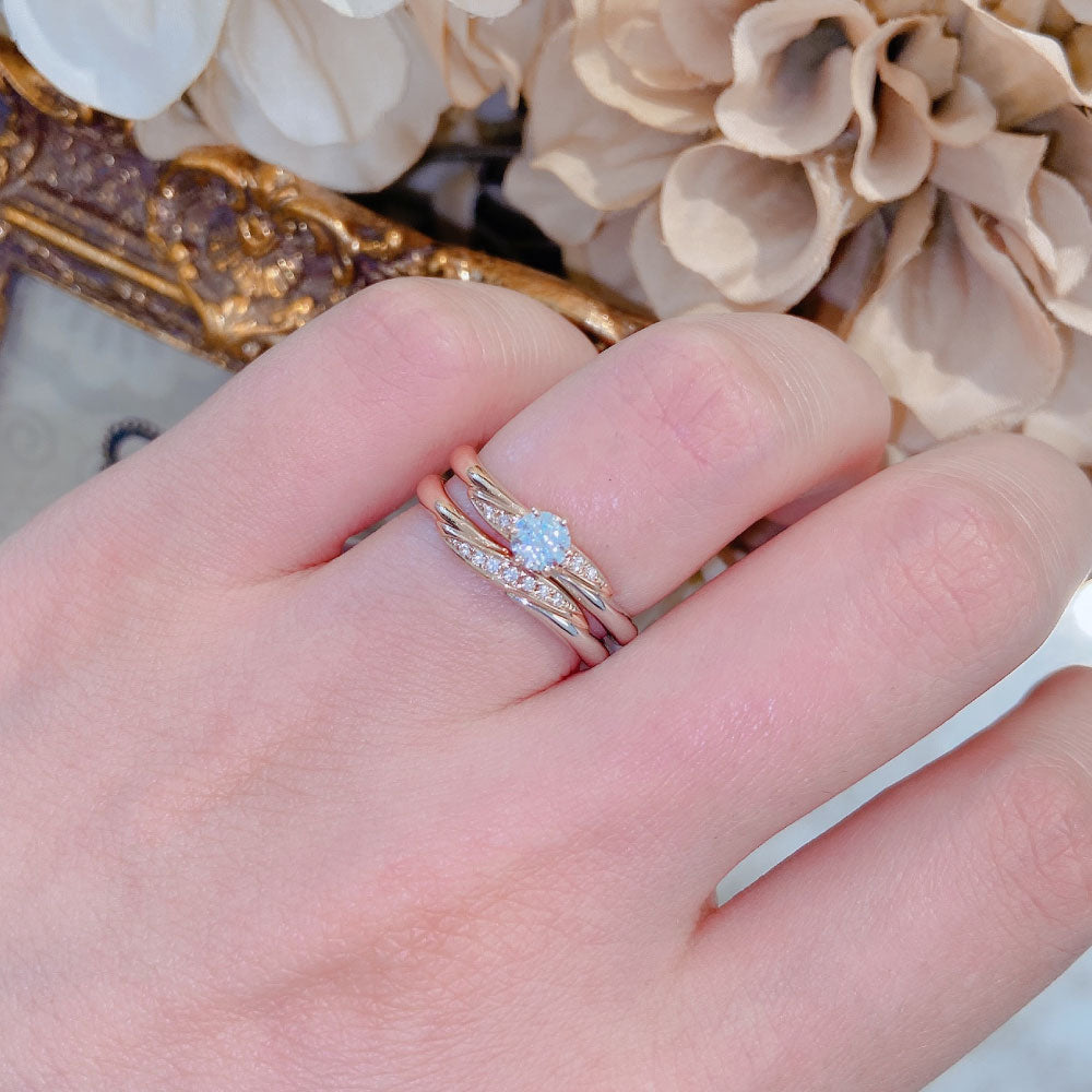 Lab-grown diamond engagement ring and wedding band （wedding ring）worn together