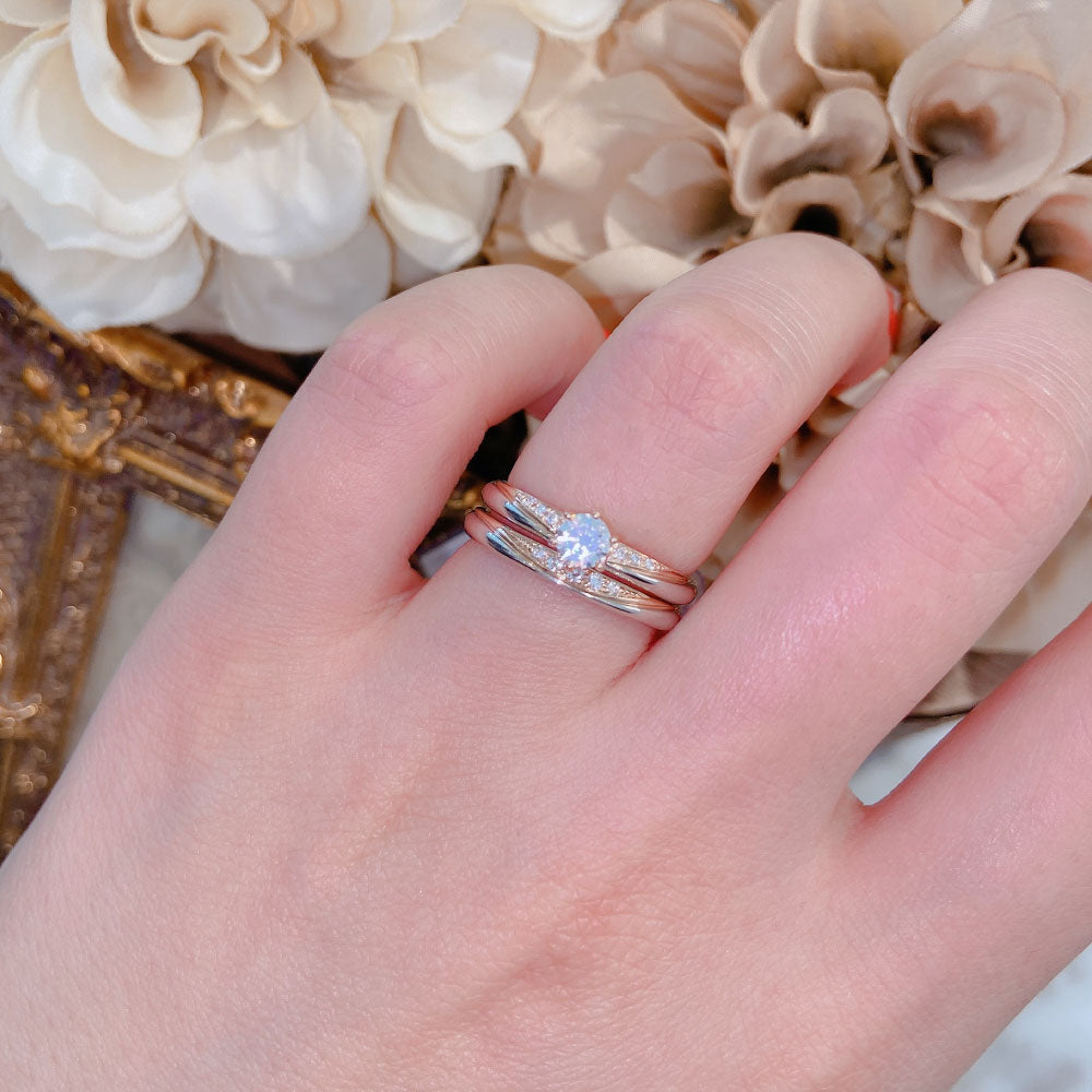 Lab-grown diamond engagement ring and wedding band （wedding ring）worn together