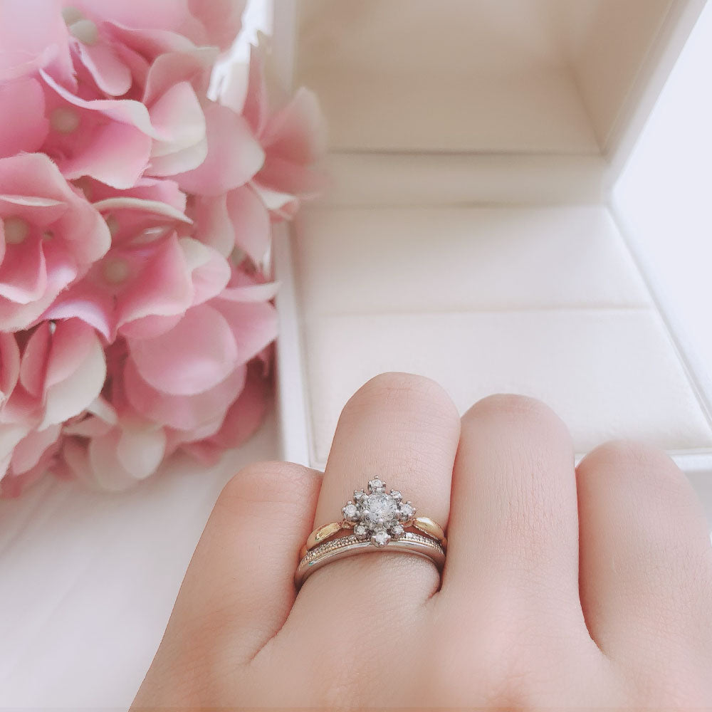 Lab-grown diamond engagement ring and wedding band （wedding ring）worn together
